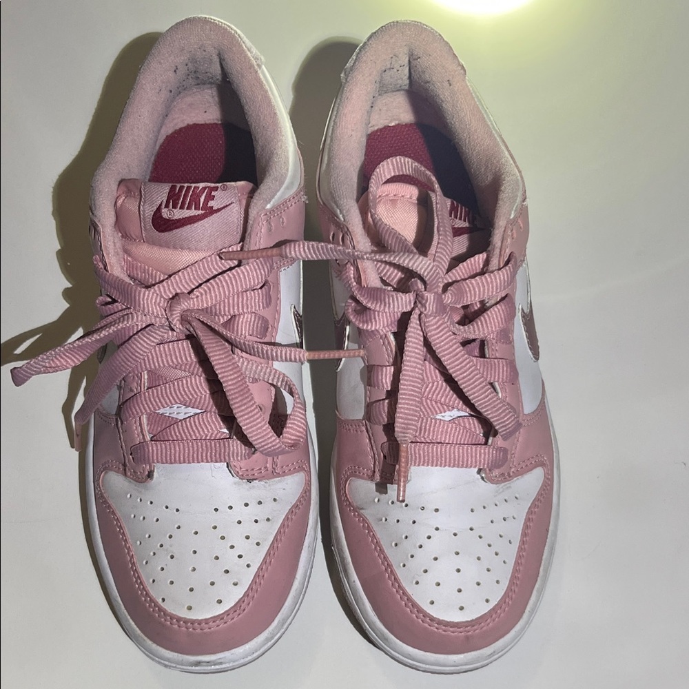 Nike Sneakers in Pink and White